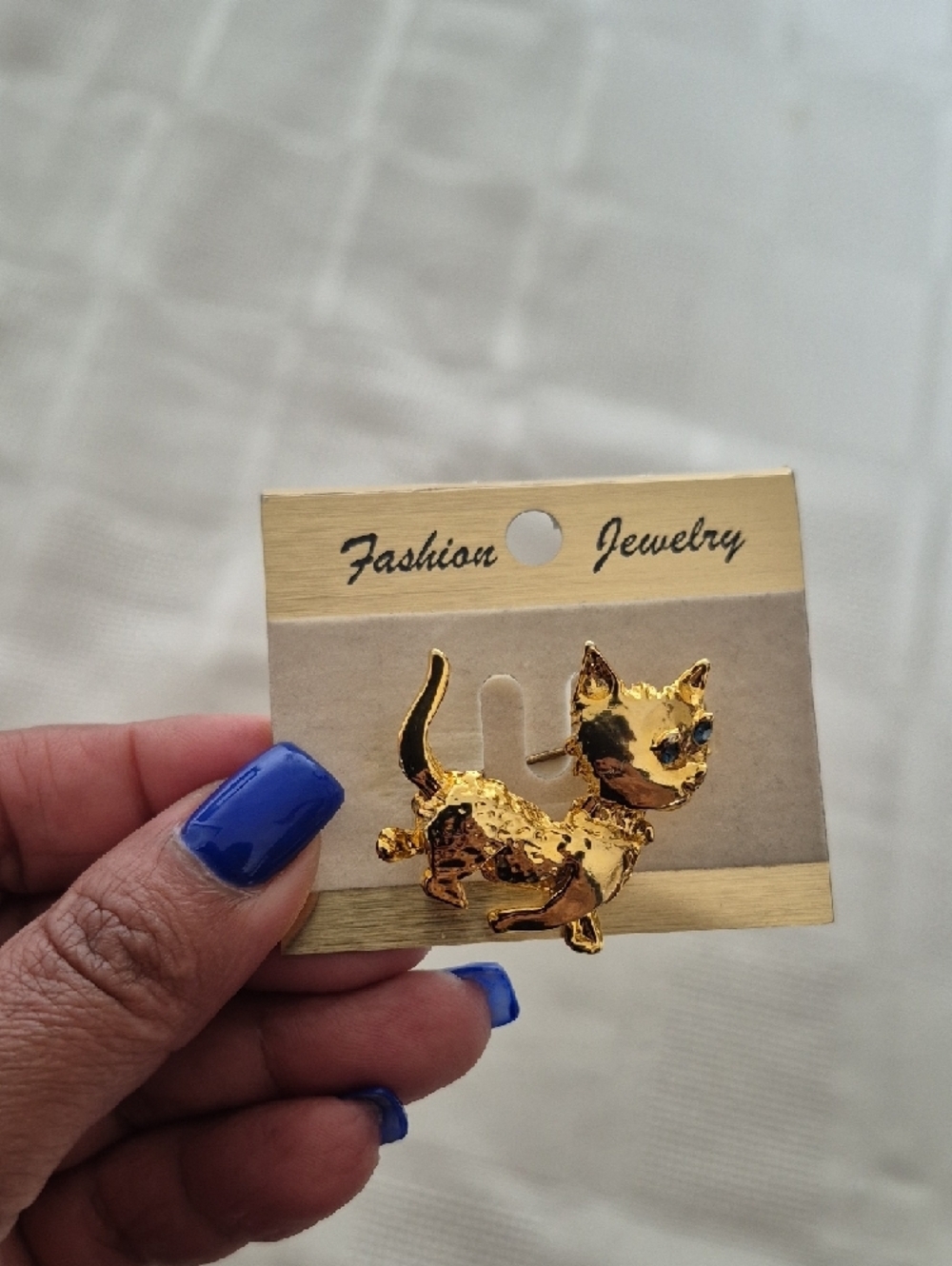 Fashion Jewelry Vintage Gold Cat Brooch with Blue Eyes - Picture 7 of 16
